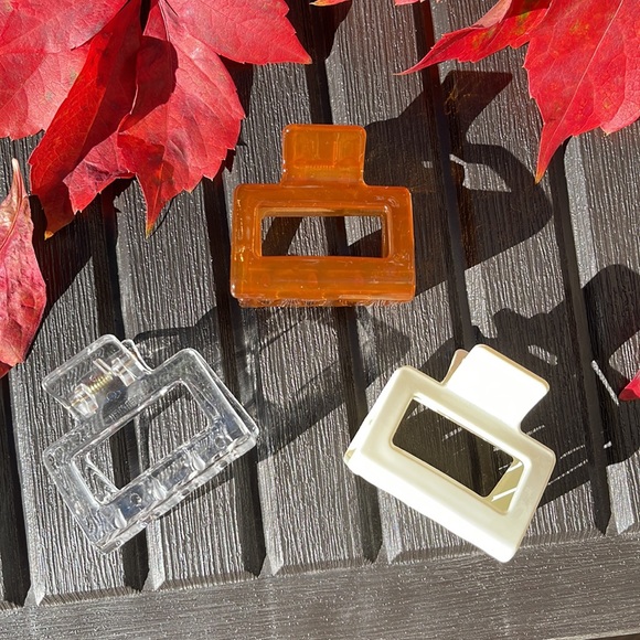 3 Trendy Claw Hair Clips - Picture 5 of 12